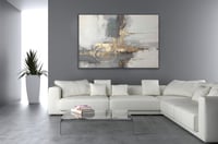 لوحة تجريدية بلمسات الذهبي .