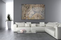 لوحة خيول فخمة بدرجات البيج .