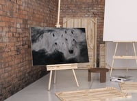 لوحة خيول عربية بالفن التجريدي.