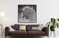 لوحات جدارية خيل أبيض.