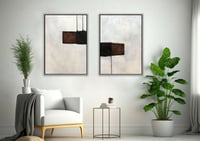 لوحات ثنائية باللون البيج.