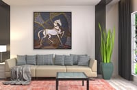 لوحة جدارية خيل بالفن التجريدي.