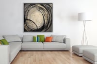 لوحة تجريدية باللون الاسود والبيج.