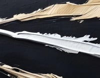 لوحات جدارية ثلاثية باللون الاسود.