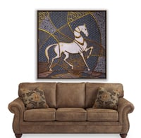 لوحة جدارية خيل بالفن التجريدي.