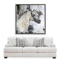 لوحة خيل عربي أبيض.