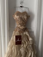 فستان مطرز صدر فخم