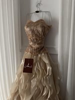 فستان مطرز صدر فخم