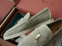 لورو بيانا Summer walk