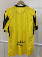 تيشيرت الاتحاد 2025/26 مُوقع من نجوم الفريق