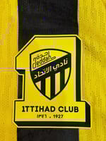 تيشيرت الاتحاد 2025/26 مُوقع من نجوم الفريق