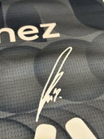 تيشيرت الهلال الثالث 2025/26 مُوقع من نجوم الفريق