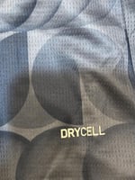 تيشيرت الهلال الثالث 2025/26 مُوقع من نجوم الفريق