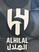 تيشيرت الهلال الثالث 2025/26 مُوقع من نجوم الفريق