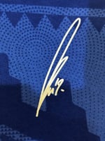 تيشيرت الهلال الأساسي 2025/26 مُوقع من نجوم الفريق