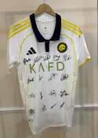 تيشيرت النصر الثالث 2025/26 مُوقع من نجوم الفريق