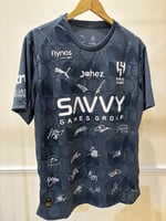 تيشيرت الهلال الثالث 2025/26 مُوقع من نجوم الفريق