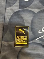 تيشيرت الهلال الثالث 2025/26 مُوقع من نجوم الفريق