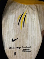 تيشيرت الاتحاد 2025/26 مُوقع من نجوم الفريق