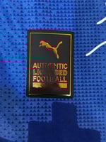 تيشيرت الهلال الأساسي 2025/26 مُوقع من نجوم الفريق