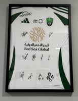 لوحة تيشيرت الأهلي موقعة من نجوم الفريق