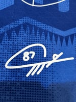 تيشيرت الهلال الأساسي 2025/26 مُوقع من نجوم الفريق