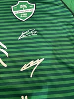 تيشيرت الأهلي البديل 2025/26 مُوقع من نجوم الفريق