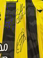 تيشيرت الاتحاد 2025/26 مُوقع من نجوم الفريق