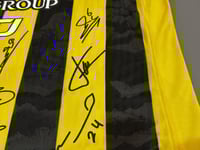 تيشيرت الاتحاد 2025/26 مُوقع من نجوم الفريق