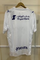 تيشيرت الهلال الاحتياطي 2025/26 مُوقع من نجوم الفر...