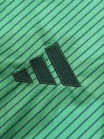 تيشيرت الأهلي البديل 2025/26 مُوقع من نجوم الفريق