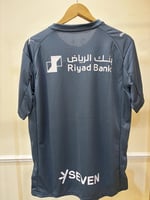 تيشيرت الهلال الثالث 2025/26 مُوقع من نجوم الفريق