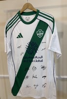 تيشيرت الأهلي البديل 2025/26 مُوقع من نجوم الفريق