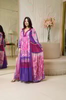 فستان لاطلاله راقيه بخامة شيفون و تول فاخر بطبعات...