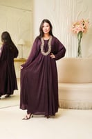 جلابيه مناسبات لاطلاله راقيه من قطعتين بتصميم ياقه...