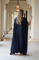 جلابية مناسبات لاطلاله راقيه من قطعتين بمكس خامات...