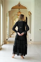 جلابية مناسبات لاطلاله ملكيه باللون الأسود بمكس خا...