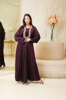 جلابيه مناسبات لاطلاله راقيه من قطعتين بتصميم ياقه...