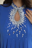 دريس مناسبات نيلي لاطلاله راقيه بتصميم أكمام كيب م...