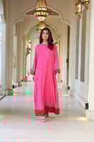 جلابيه لاطلاله جذابه باللون الفوشي بخامة كريب فاخر...