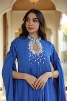 دريس مناسبات نيلي لاطلاله راقيه بتصميم أكمام كيب م...