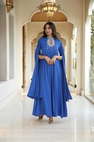 دريس مناسبات نيلي لاطلاله راقيه بتصميم أكمام كيب م...