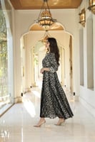 جلابية مناسبات لاطلاله راقيه بمكس خامات فاخره قطن...