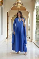 دريس مناسبات نيلي لاطلاله راقيه بتصميم أكمام كيب م...