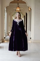 جلابية مناسبات لاطلاله راقيه بخامة مخمل حرير مشغول...