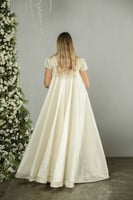 جلابيه للأم والبنت لاطلالة راقية بمكس خامات الجاكا...