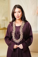 جلابيه مناسبات لاطلاله راقيه من قطعتين بتصميم ياقه...