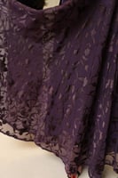 فستان بتصميم عصري بمكس خامات فاخره مخمل حرير بيور...