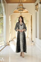 جلابية مناسبات لاطلاله راقيه بمكس خامات فاخره قطن...