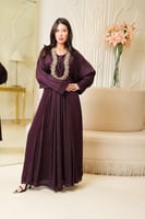 جلابيه مناسبات لاطلاله راقيه من قطعتين بتصميم ياقه...